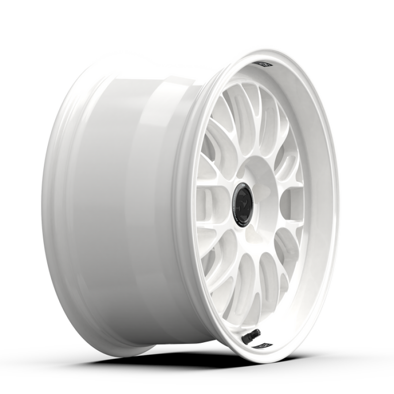 fifteen52 Holeshot RSR 18x9.5 5x114.3 38mm ET 73.1mm Center Bore Rally White RSHRW-89554+38