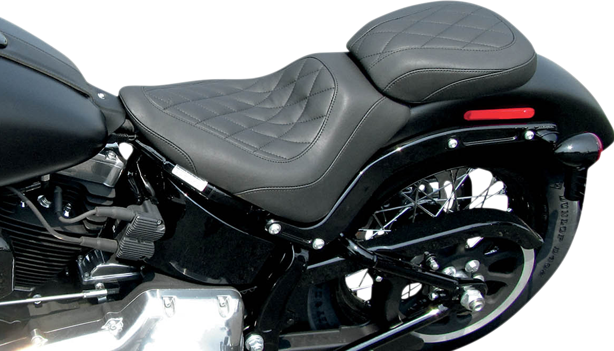 MUSTANG Wide Tripper Rear Seat - Diamond - Black 76763