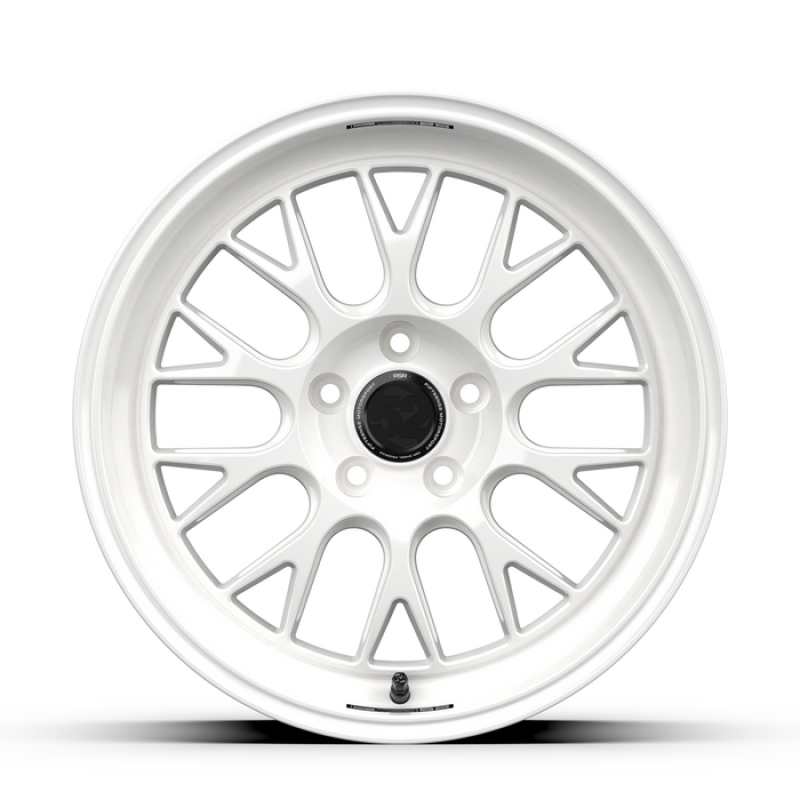 fifteen52 Holeshot RSR 18x9.5 5x114.3 38mm ET 73.1mm Center Bore Rally White RSHRW-89554+38