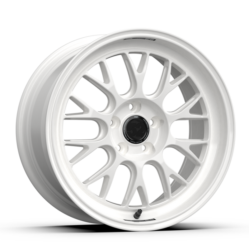 fifteen52 Holeshot RSR 18x9.5 5x114.3 38mm ET 73.1mm Center Bore Rally White RSHRW-89554+38