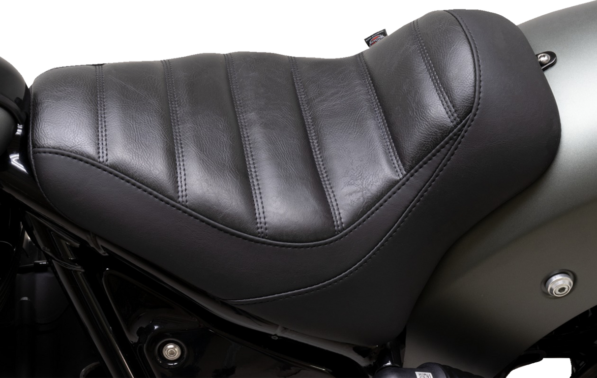 MUSTANG Runaround Seat - Solo - Black - Tuck-n-Roll - Chief '22-'23 88200