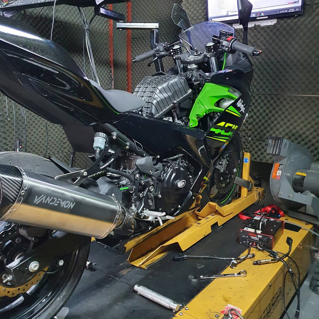 Vandemon  Titanium Exhaust System  Z400 & Ninja 400  KAWANJA400TIEXHA