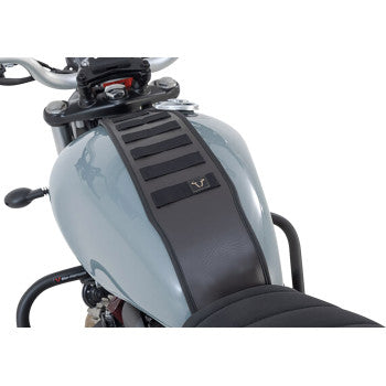 SW-MOTECH Legend Gear Tank Strap System - with LA2 Accessory Bag - Triumph '16-'24 BC.TRS.11.667.50200