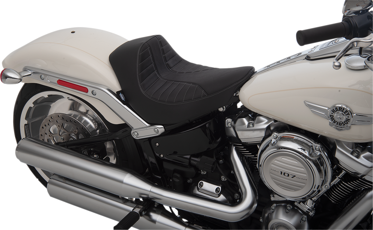 DRAG SPECIALTIES EZ-Solo Seat - Scorpion Stitch - Silver Thread - Vinyl - FLFB/S '18-'22 ACT EZ-ON MOUNT STYLE 0802-1186