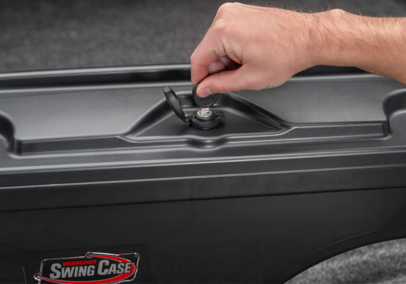 UnderCover 07-18 Chevy Silverado 1500 (19 Legacy) Drivers Side Swing Case - Black Smooth SC100D