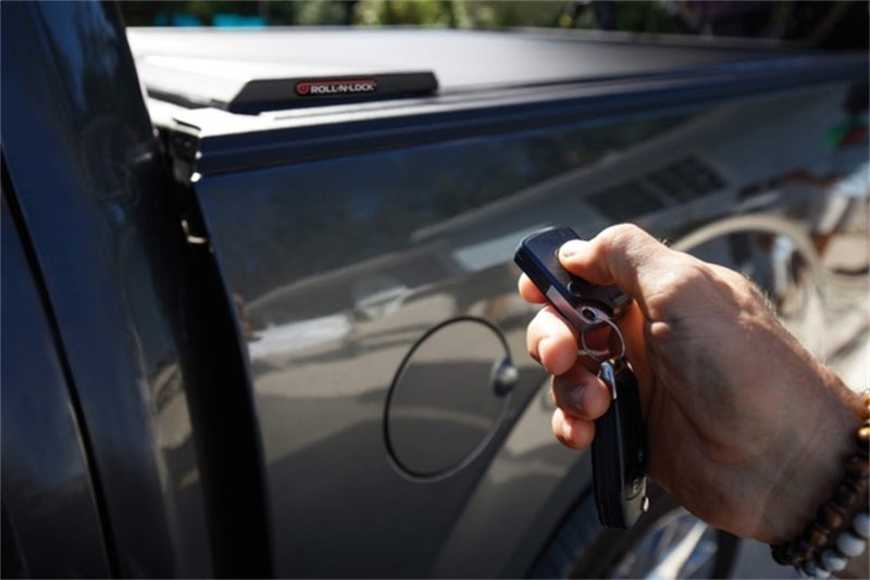 Roll-N-Lock 2019 Chevy Silverado 1500 68-3/8in E-Series Retractable Tonneau Cover RC223E