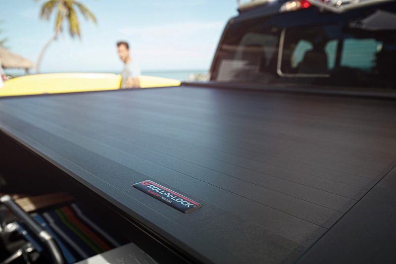 Roll-N-Lock 17-19 Ford F-250/F-350 Super Duty 80-3/8in E-Series Retractable Tonneau Cover RC151E