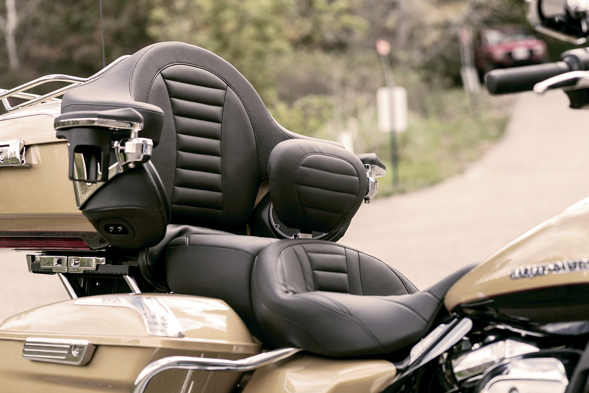 MUSTANG Removable Driver Backrest - Tuck and Roll 79012